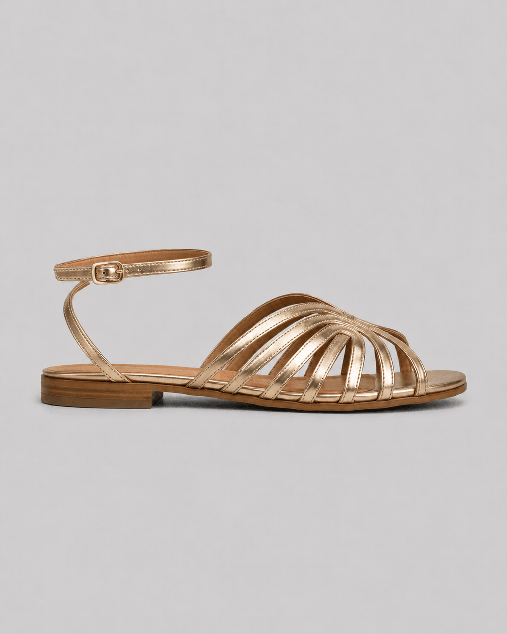 Victoria | Sandalias Doradas con Detalles de Joyería