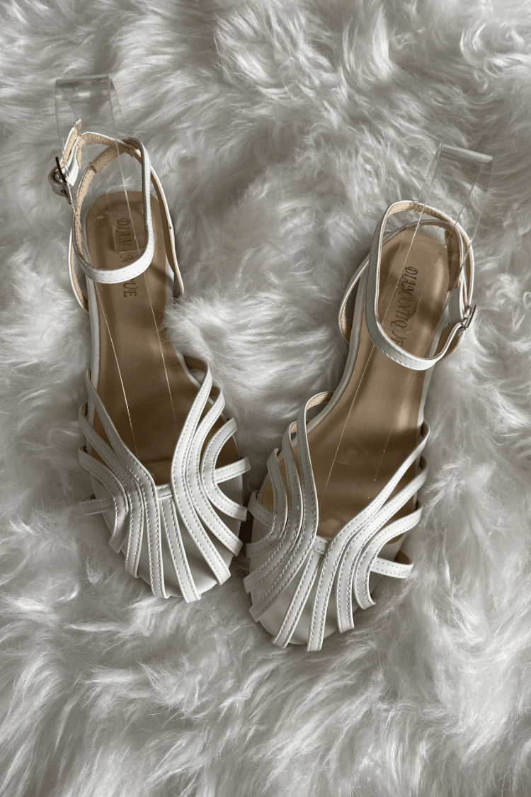 Victoria | Sandalias Doradas con Detalles de Joyería